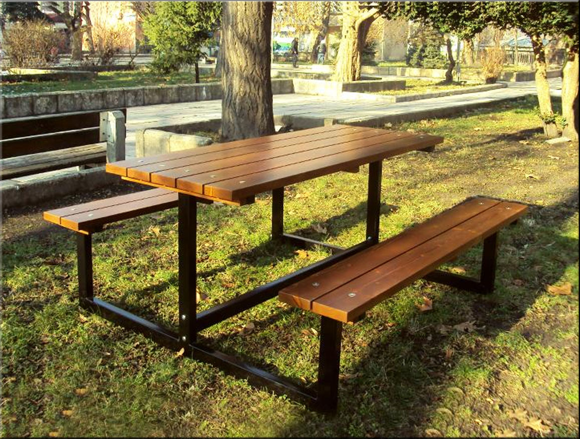 Table with benches 27