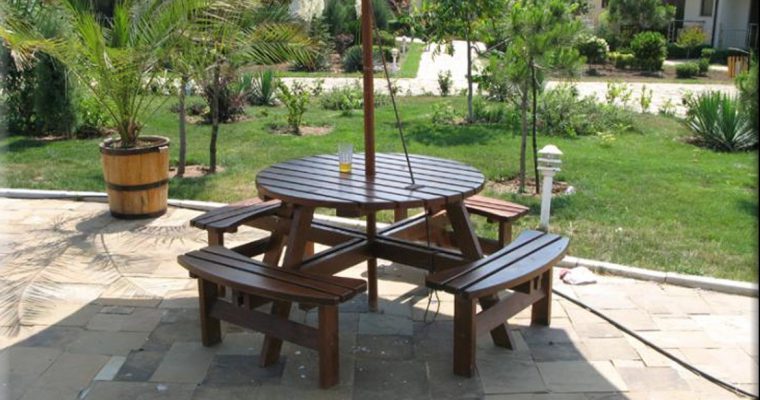 Table with benches set Familia