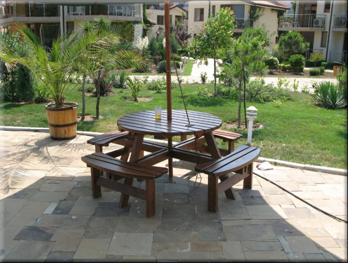 Table with benches set Familia